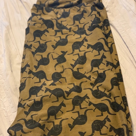 Leggings- never worn but comfy!! - Picture 2 of 2